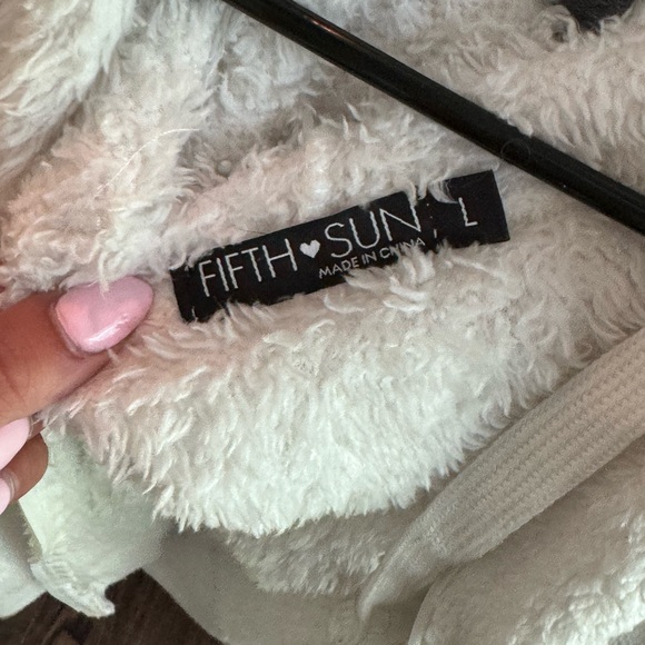 Fuzzy white zip up jacket
Size L
Great condition - Picture 3 of 3